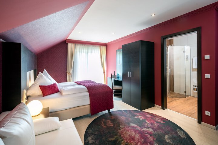 Room 7 of 20