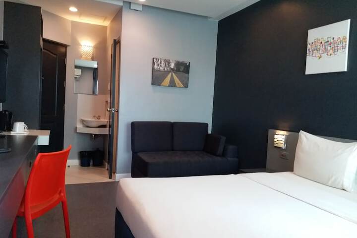 Room 52 of 91