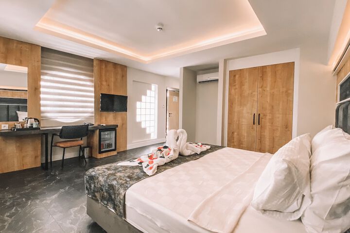 Room 8 of 28