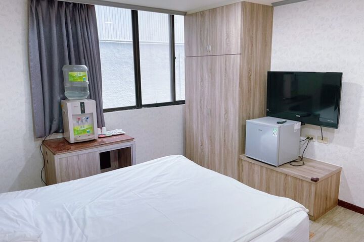 Room 13 of 31
