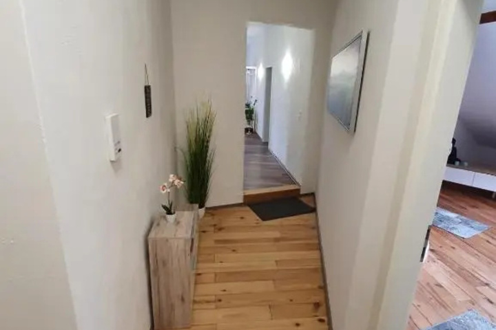 Room 10 of 14