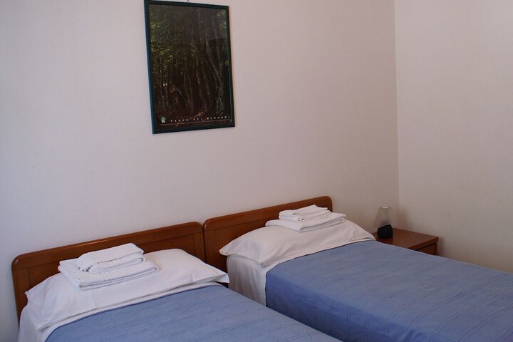 Room 5 of 44