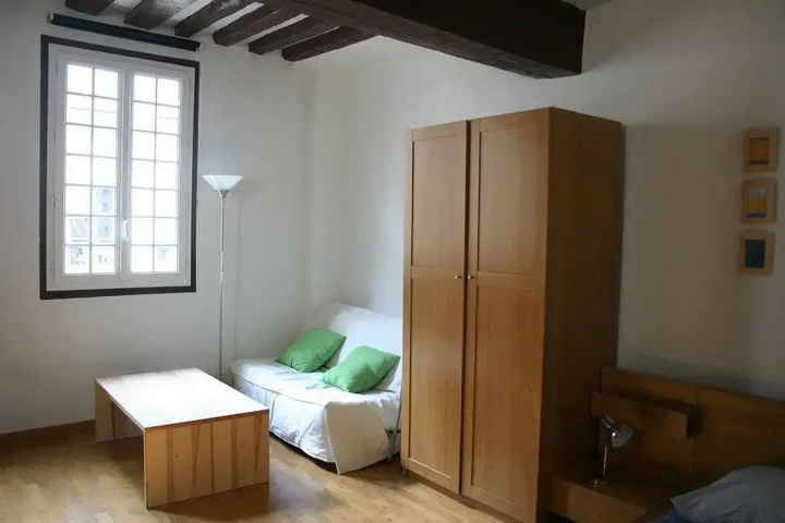 Room 2 of 11
