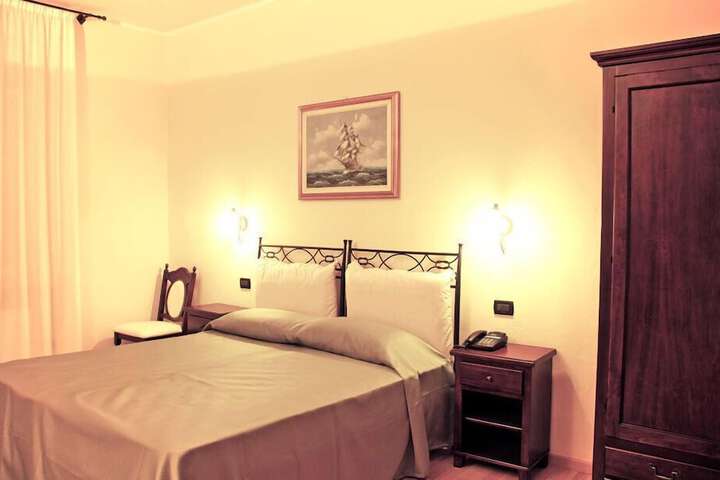 Room 7 of 34