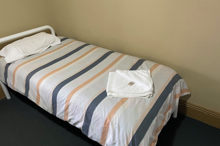 Room 5 of 17
