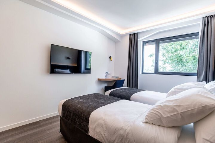 Room 12 of 43