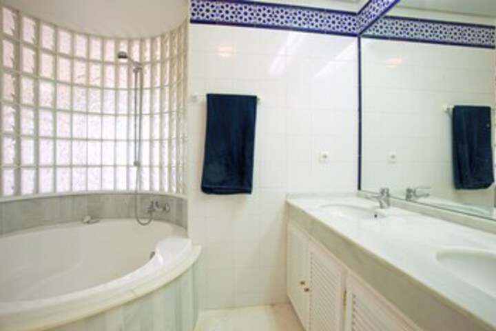 Room 2 of 13