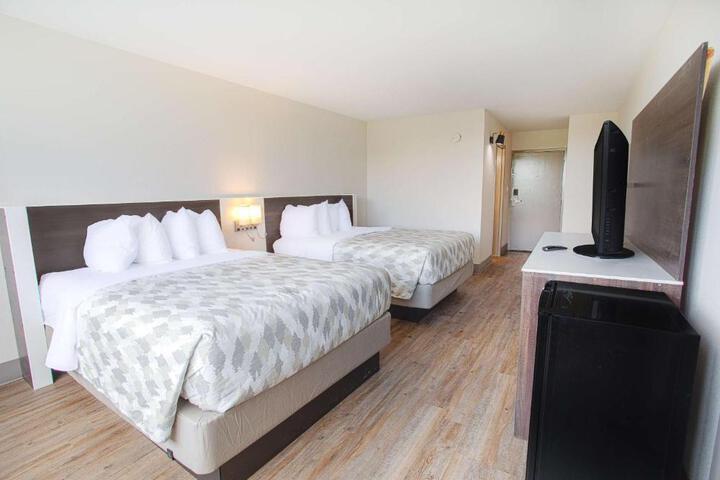 Deluxe Room 2 Queen Beds