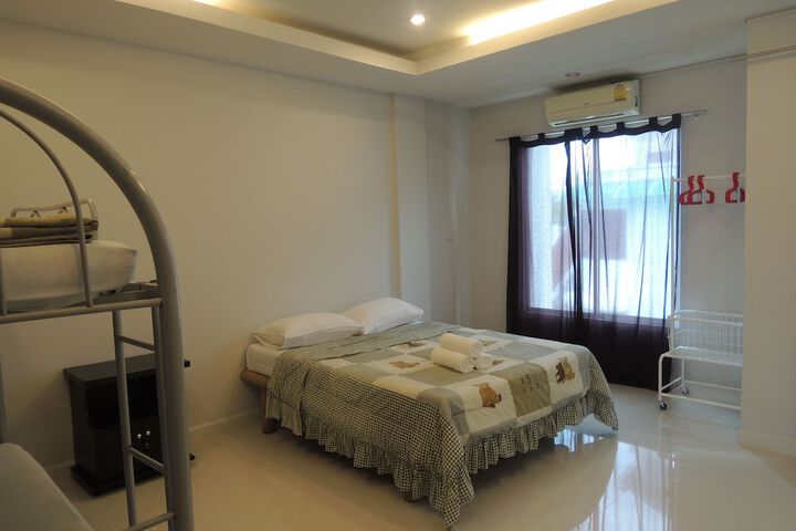 Room 3 of 28