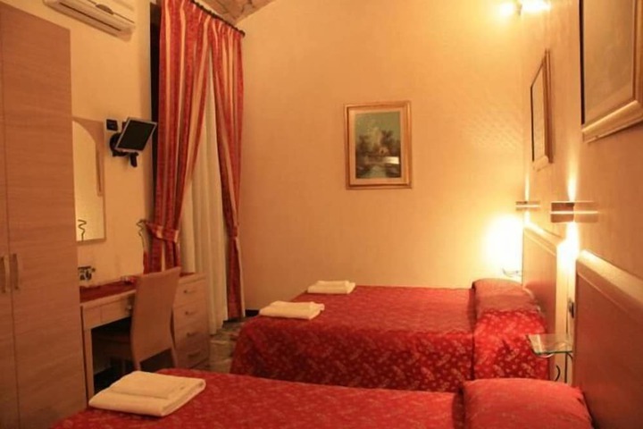 Room 15 of 53