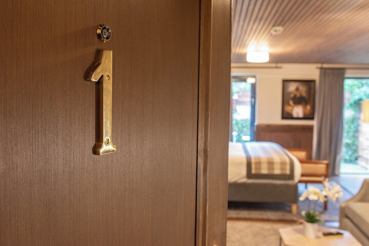 Room 5 of 33