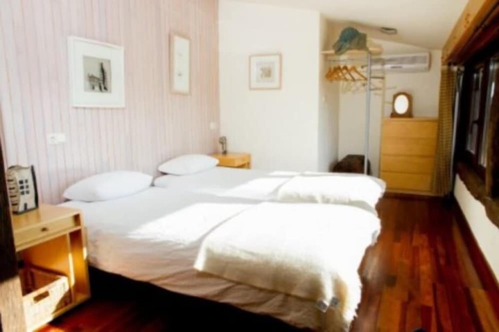 Room 4 of 34