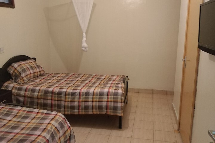 Room 4 of 13