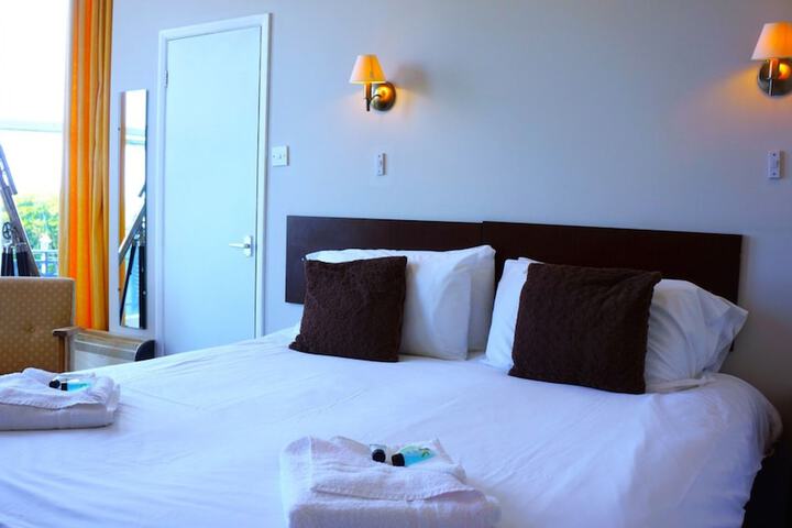 Room 100 of 162