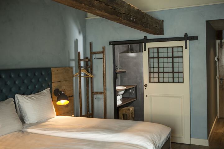 Room 13 of 64