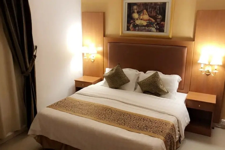Room 2 of 7