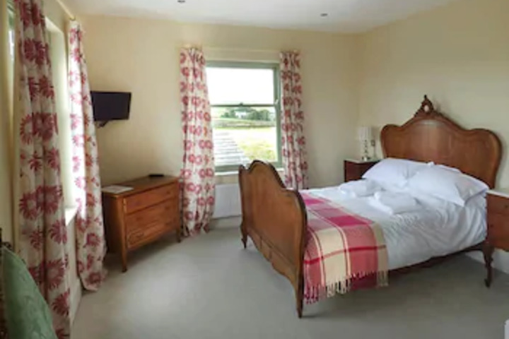Room 3 of 7
