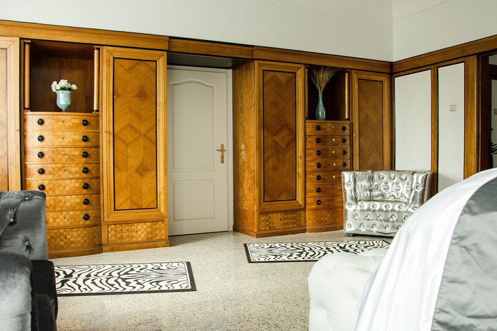 Room 13 of 43