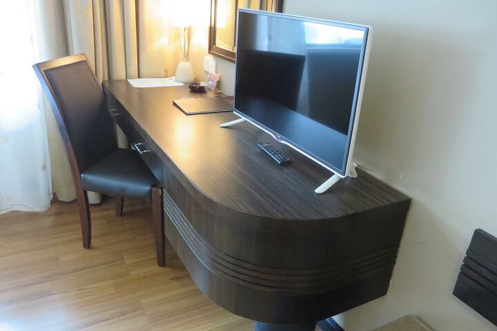 Room 16 of 40