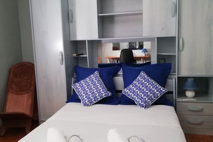 Room 2 of 37