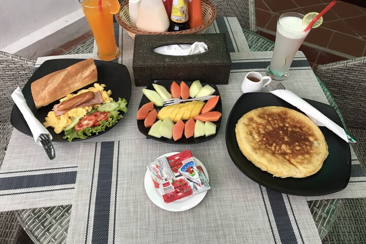 Breakfast/Coffee Service 26 of 30