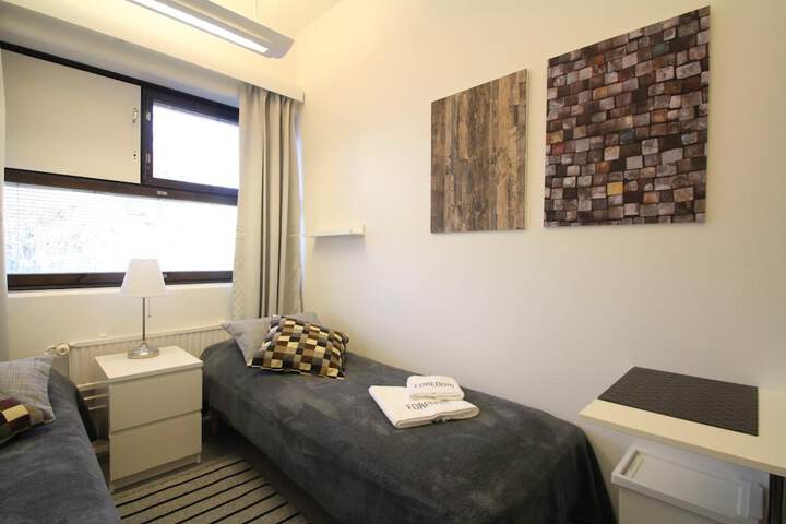 Room 10 of 32