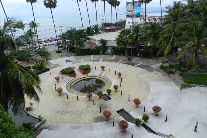 Hotel Exterior 242 of 259