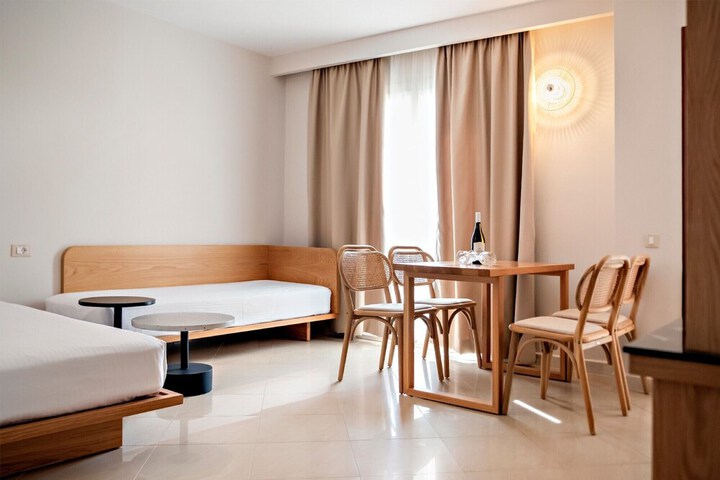 Room 11 of 20