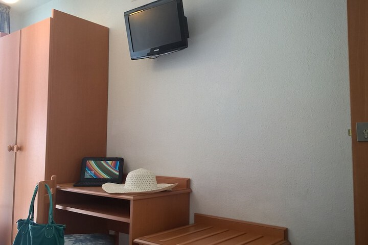 Room 33 of 59