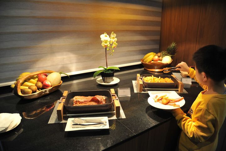 Dining 33 of 46