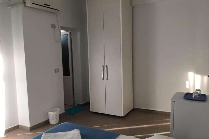 Room 2 of 37