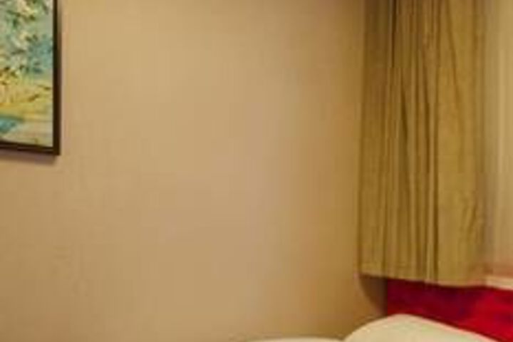 Room 5 of 25