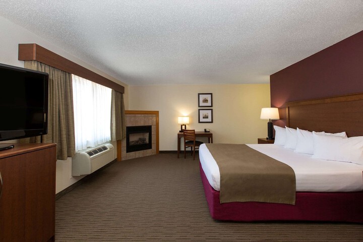 1 King Bed (8 of 16)
