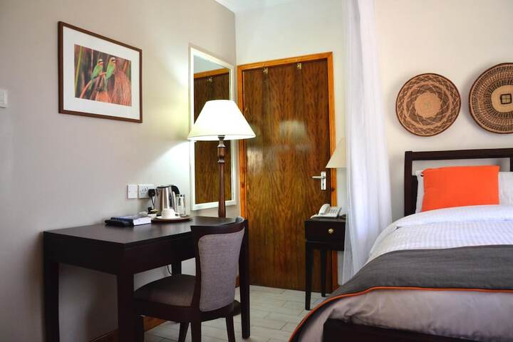 Room 9 of 36