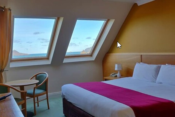 Room 6 of 34