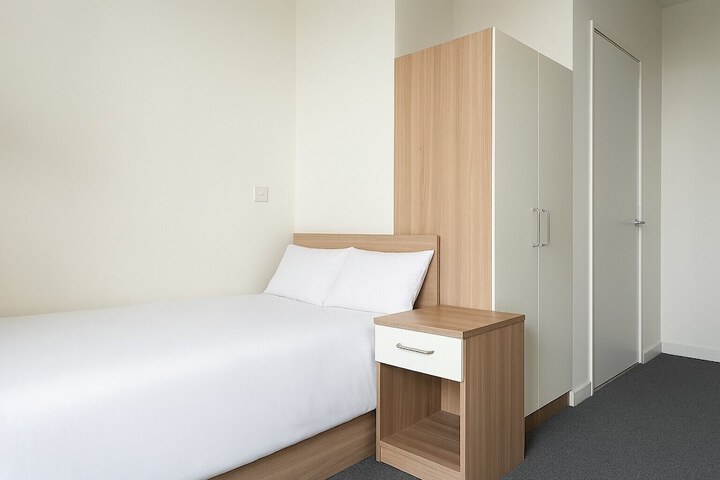 Room 4 of 19