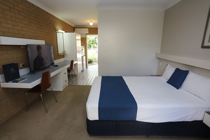 Room 54 of 100