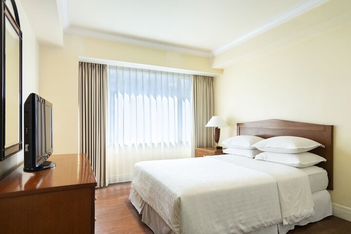 Room 4 of 110