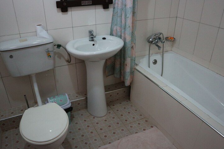 Room 16 of 37