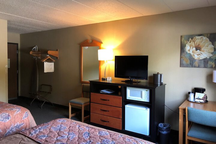 2 Queen Guest Room (5 of 6)