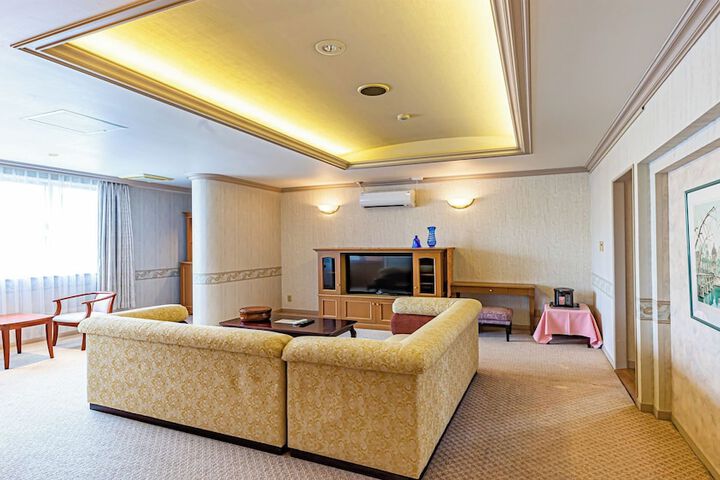 Room 22 of 106