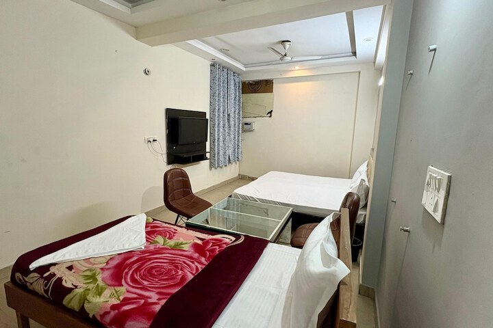 Room 5 of 11