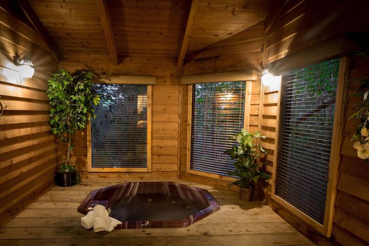 Private spa tub