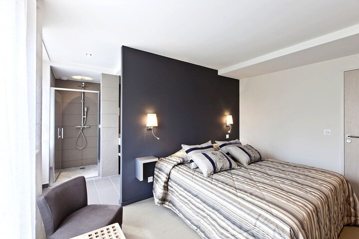 Room 6 of 61