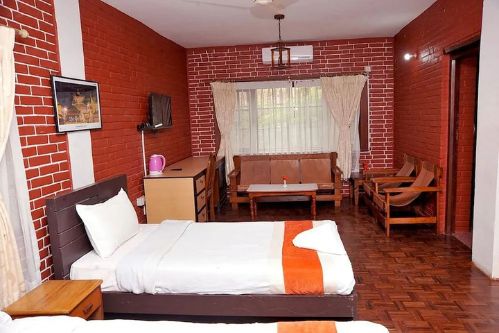 Room 4 of 16