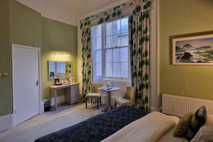 Room 32 of 70