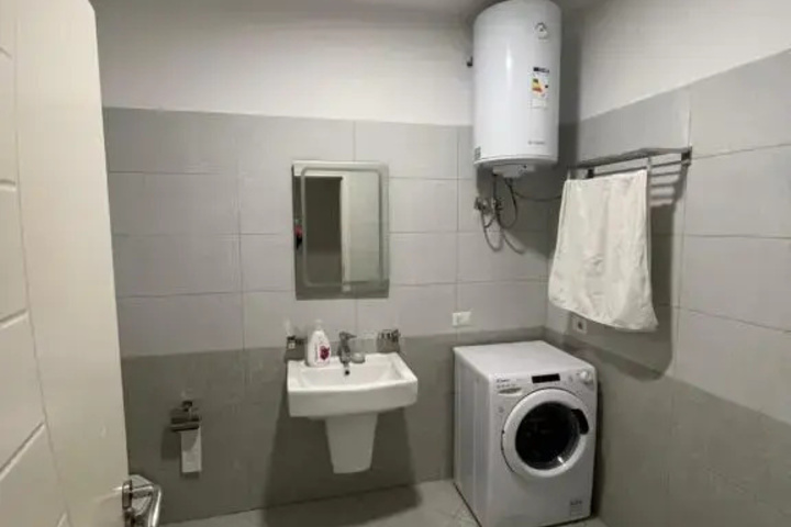 Room 6 of 9