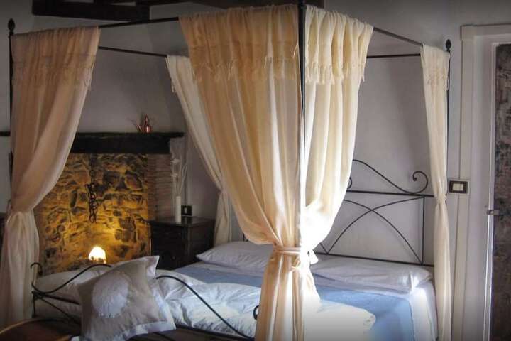 Room 5 of 25