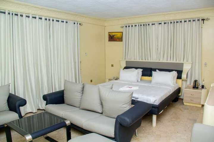 Room 3 of 41