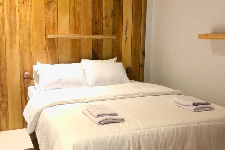 Room 15 of 33